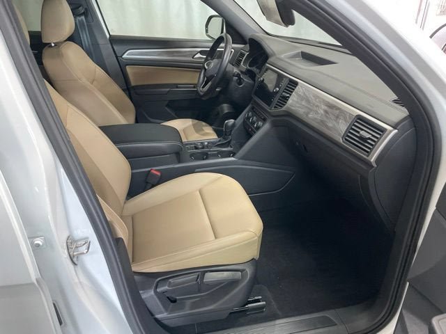 Certified 2020 Volkswagen Atlas Cross Sport SE AWD/4WD image 4