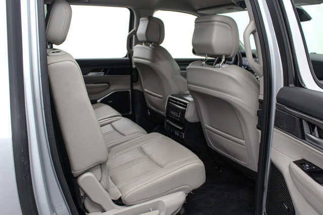 Used 2024 Jeep Wagoneer L Series II w/ Flexible Seating Group RWD image 19