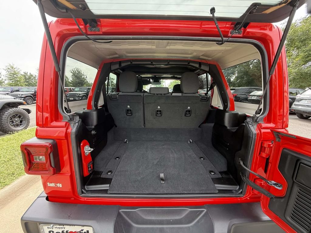 Used 2025 Jeep Wrangler Unlimited Sahara AWD/4WD image 33