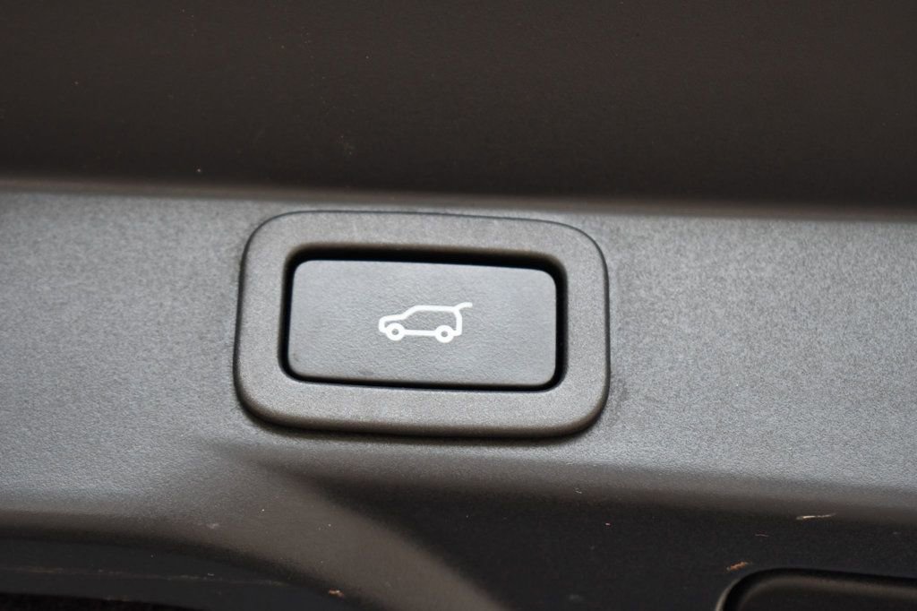 Used 2020 Land Rover Range Rover Sport HSE image 19