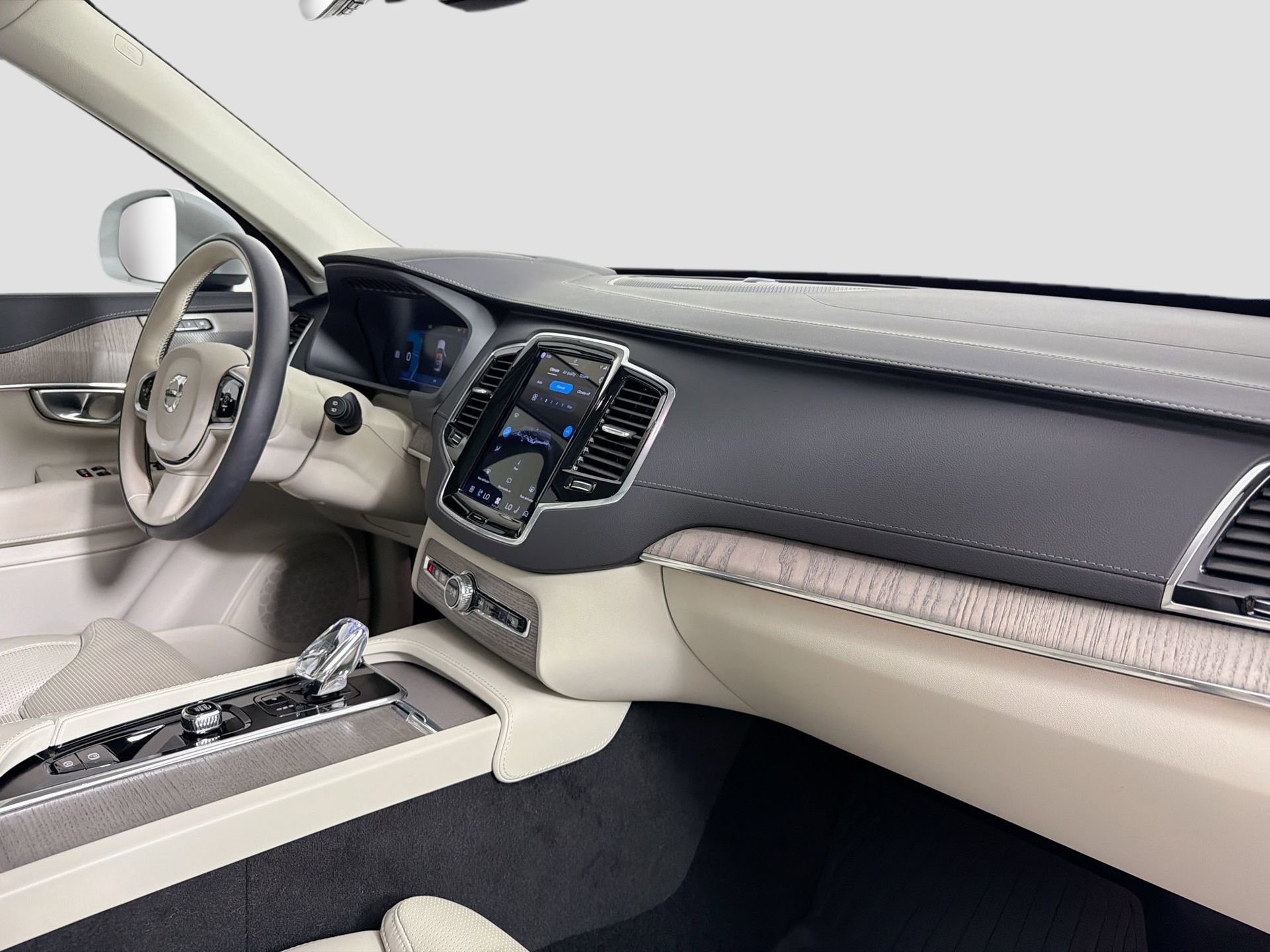 Certified 2024 Volvo XC90 B6 Ultimate w/ Protection Package Premier AWD/4WD image 29