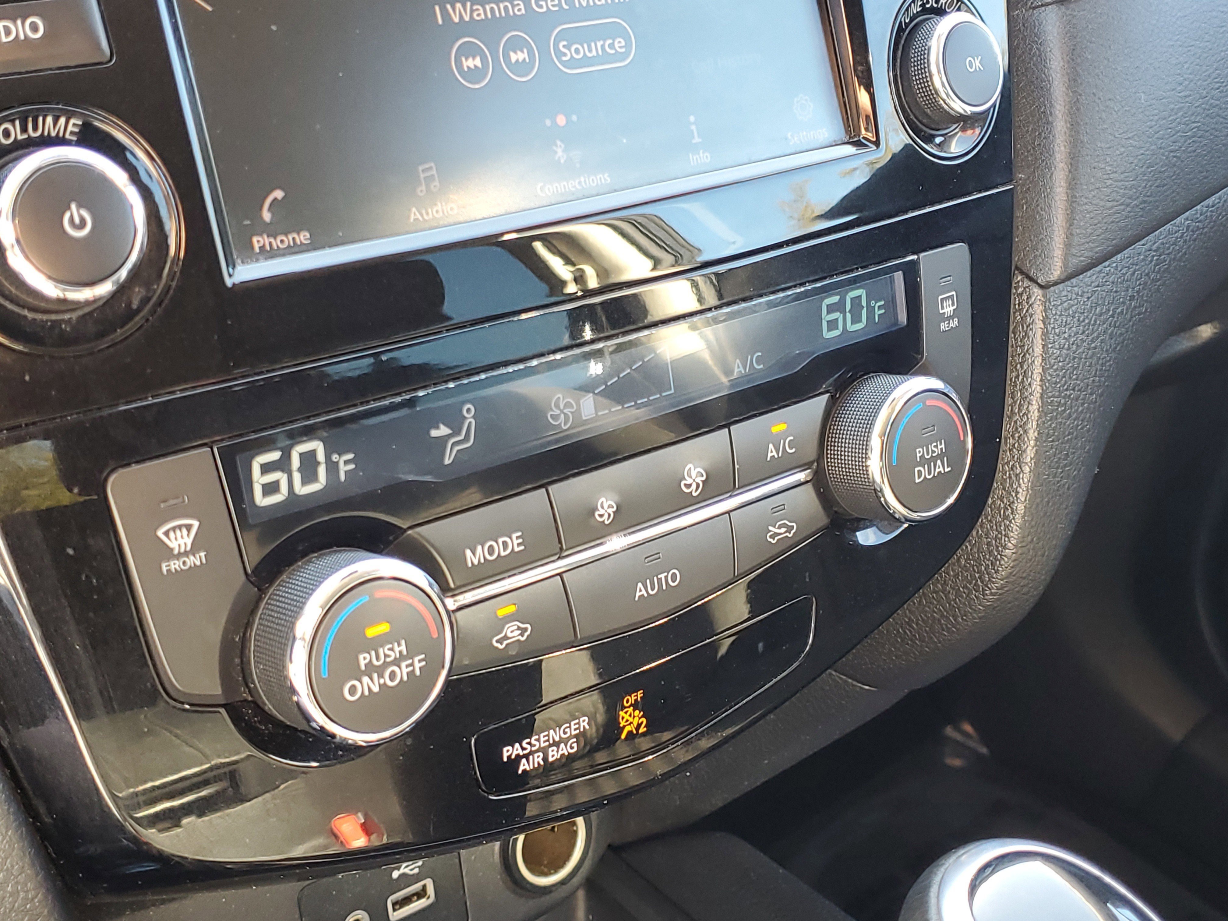 Used 2020 Nissan Rogue SV image 31