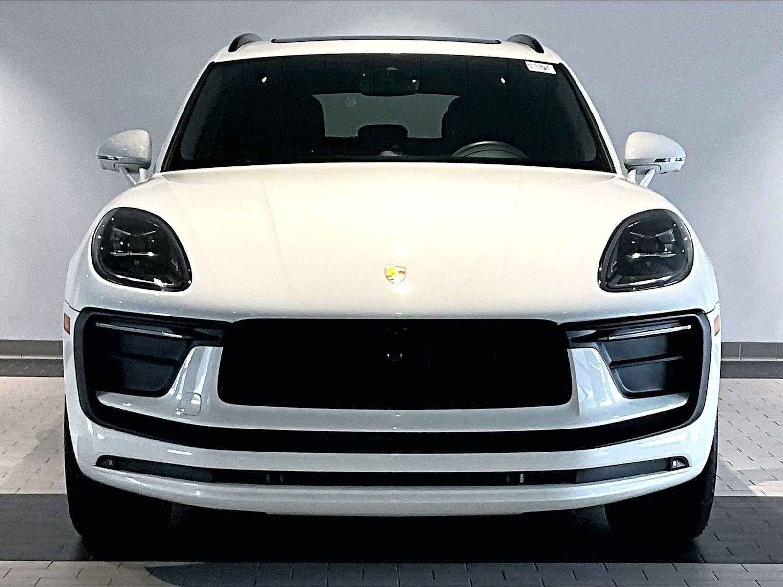Used 2025 Porsche Macan image 13