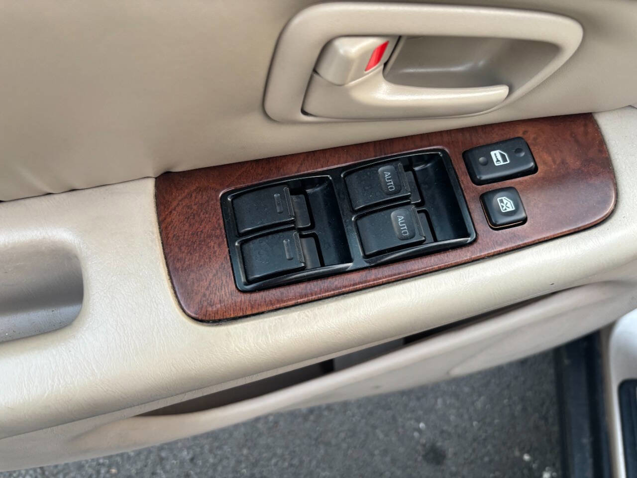 Used 2001 Lexus ES 330 FWD image 17
