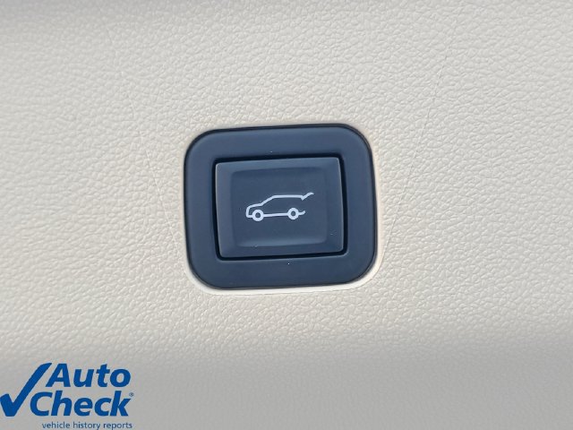 Used 2024 Cadillac Escalade ESV Premium Luxury RWD image 11