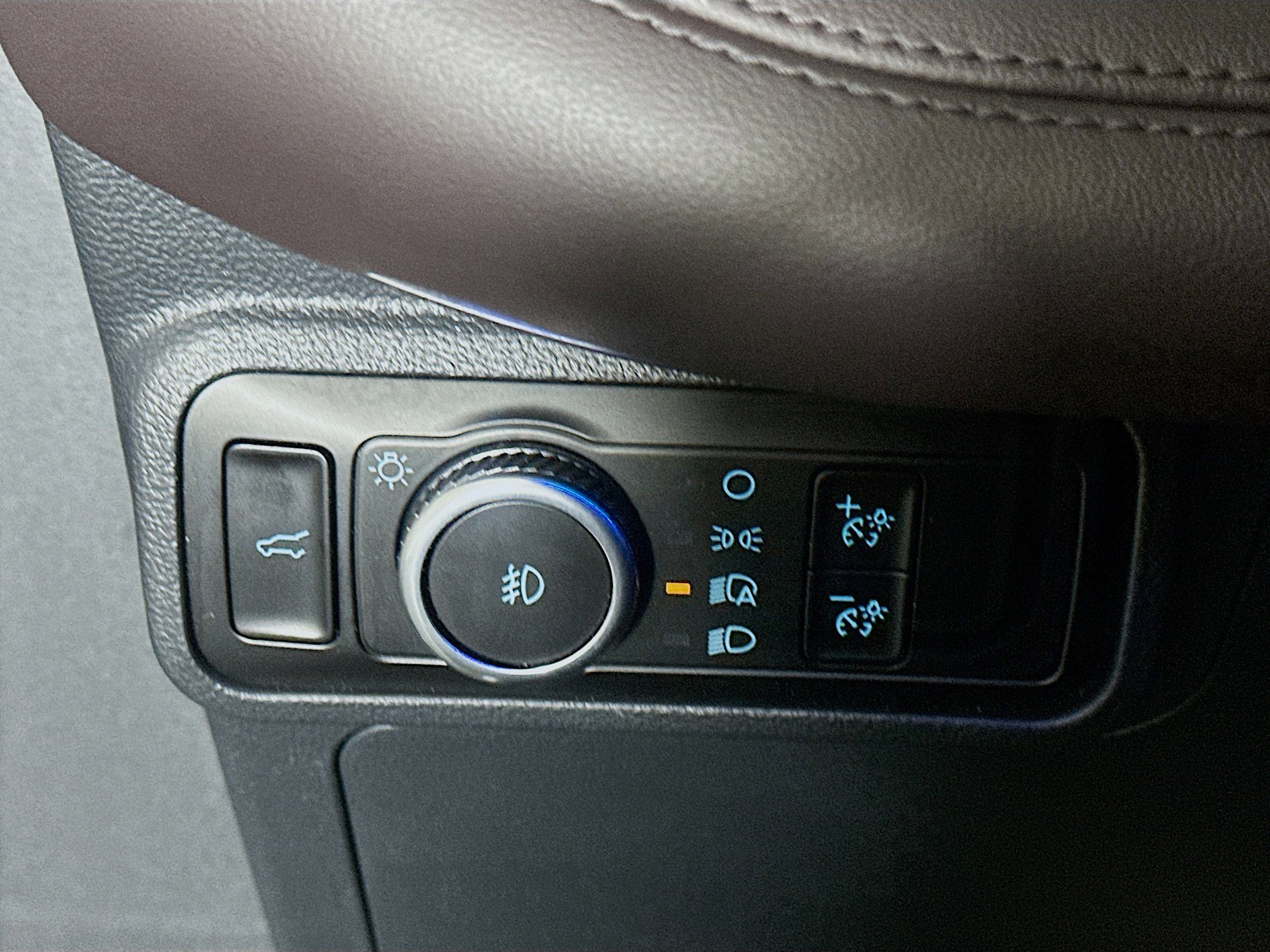 Used 2025 Ford Explorer Platinum w/ LUX Leather Package image 17