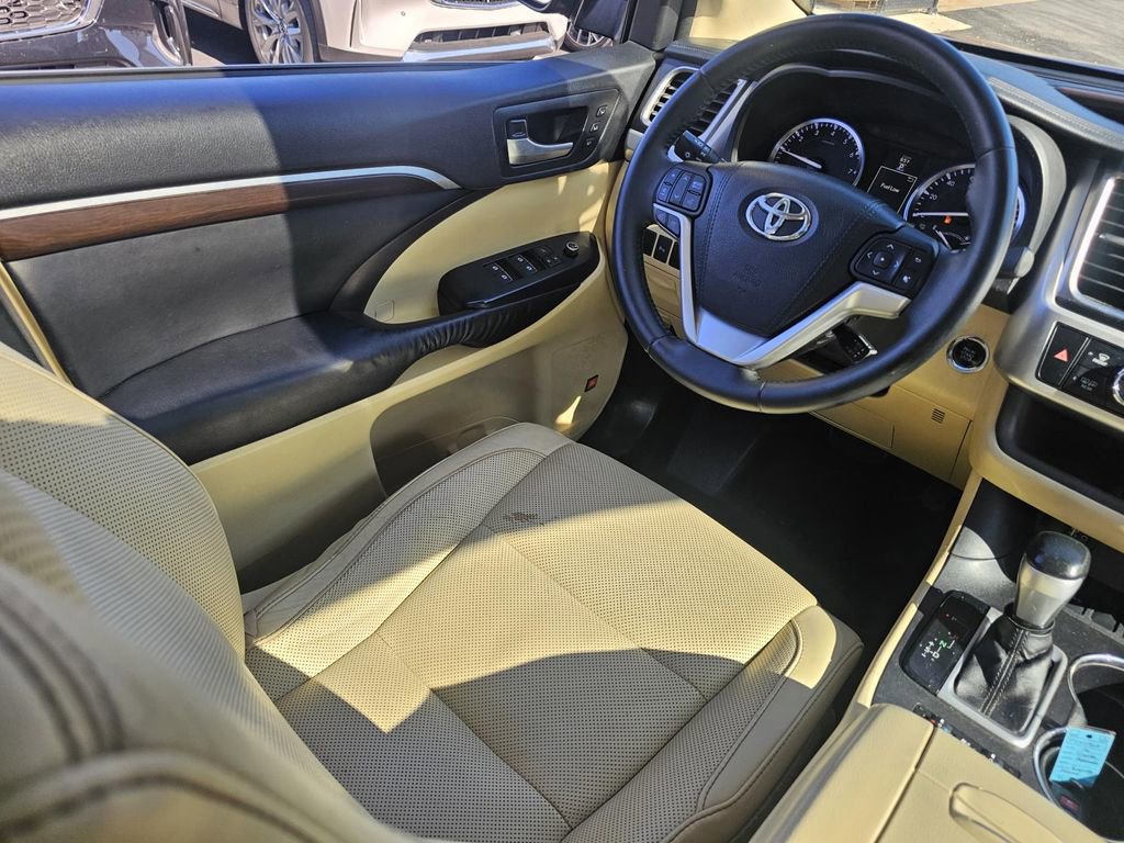 Used 2016 Toyota Highlander Limited image 26