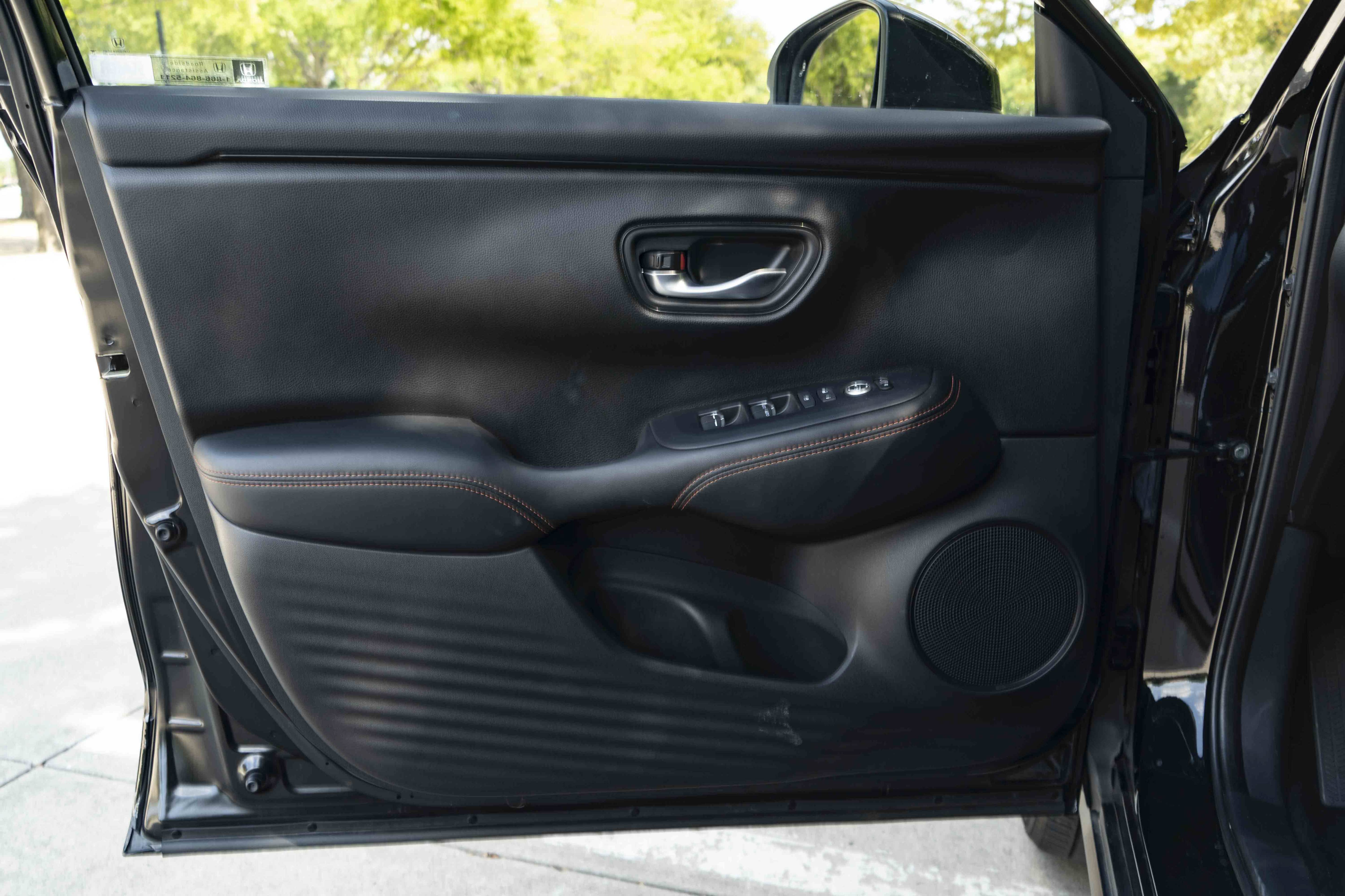 Used 2025 Honda HR-V Sport image 37