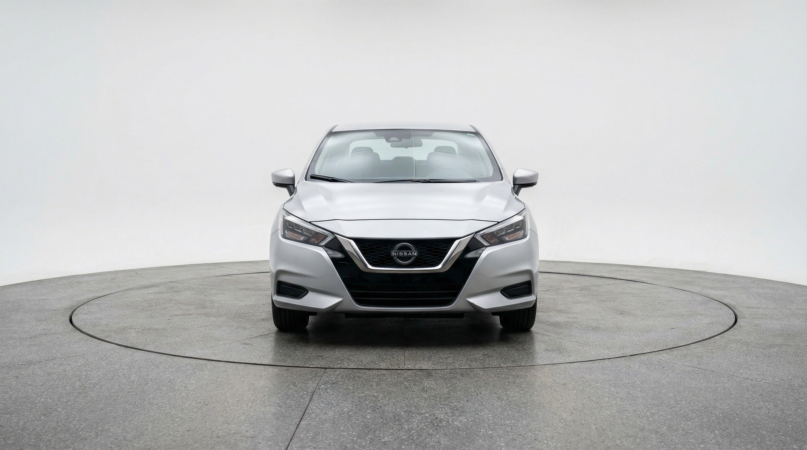 Used 2025 Nissan Versa SV image 2