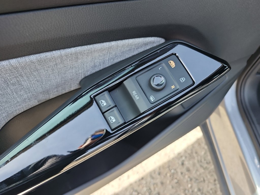 Used 2025 Volkswagen ID.4 Pro image 19