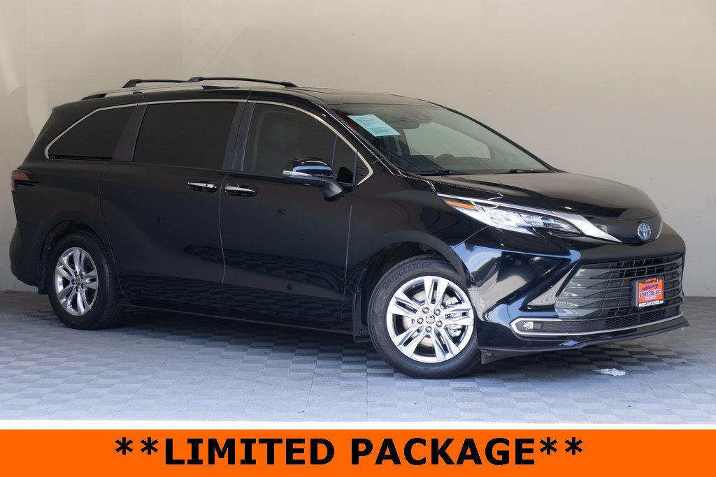 Used 2024 Toyota Sienna Limited image 2