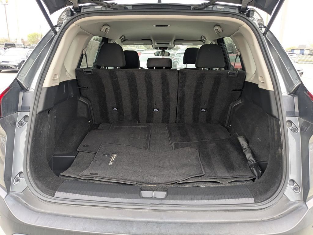 Used 2023 Nissan Rogue S image 29