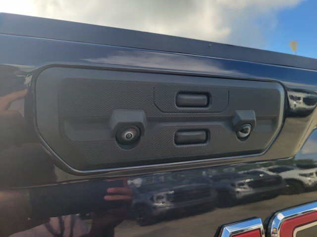 Used 2022 GMC Sierra 1500 SLT w/ SLT Premium Package AWD/4WD image 6