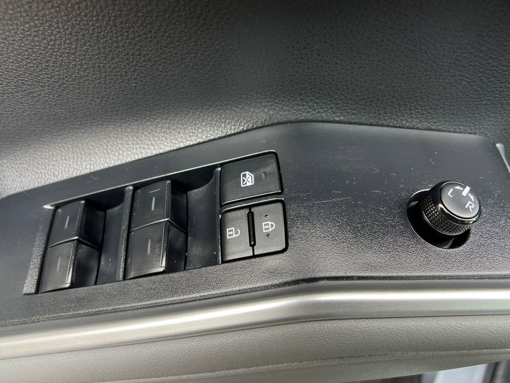 Used 2023 Toyota Highlander XLE image 12