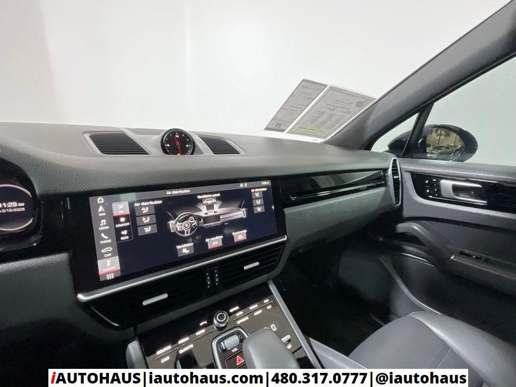 Used 2019 Porsche Cayenne Base image 23