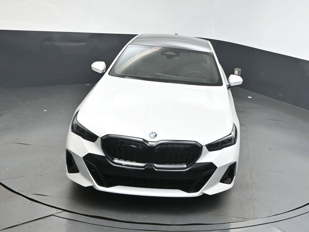 New 2026 BMW 550e xDrive w/ Premium Package image 39