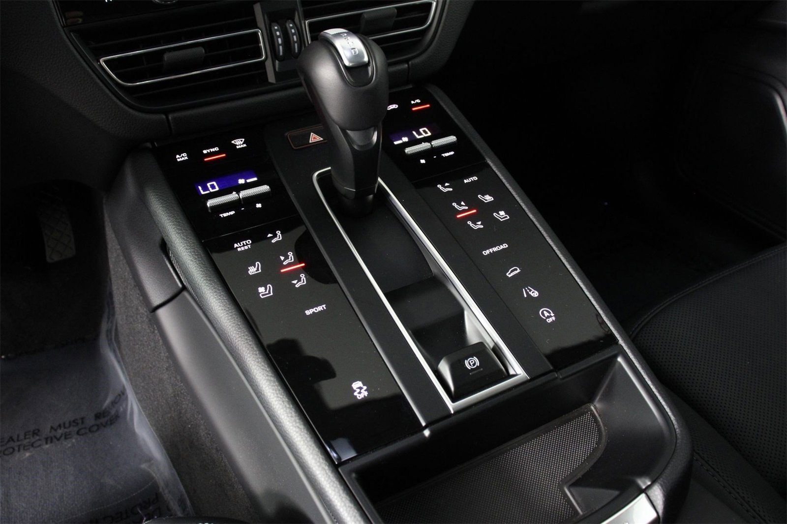 Used 2025 Porsche Macan image 18