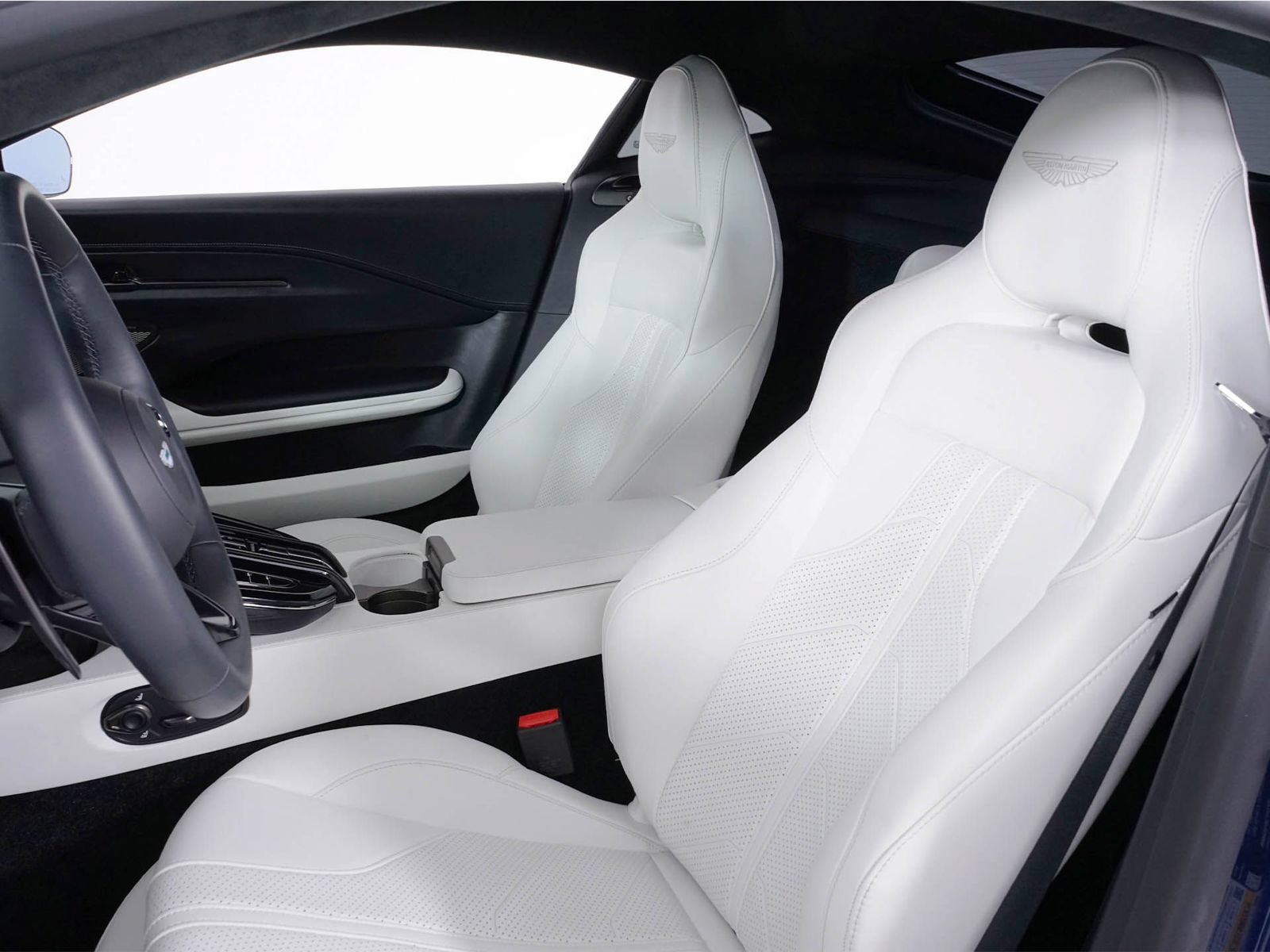 Used 2025 Aston Martin V8 Vantage Coupe RWD image 27