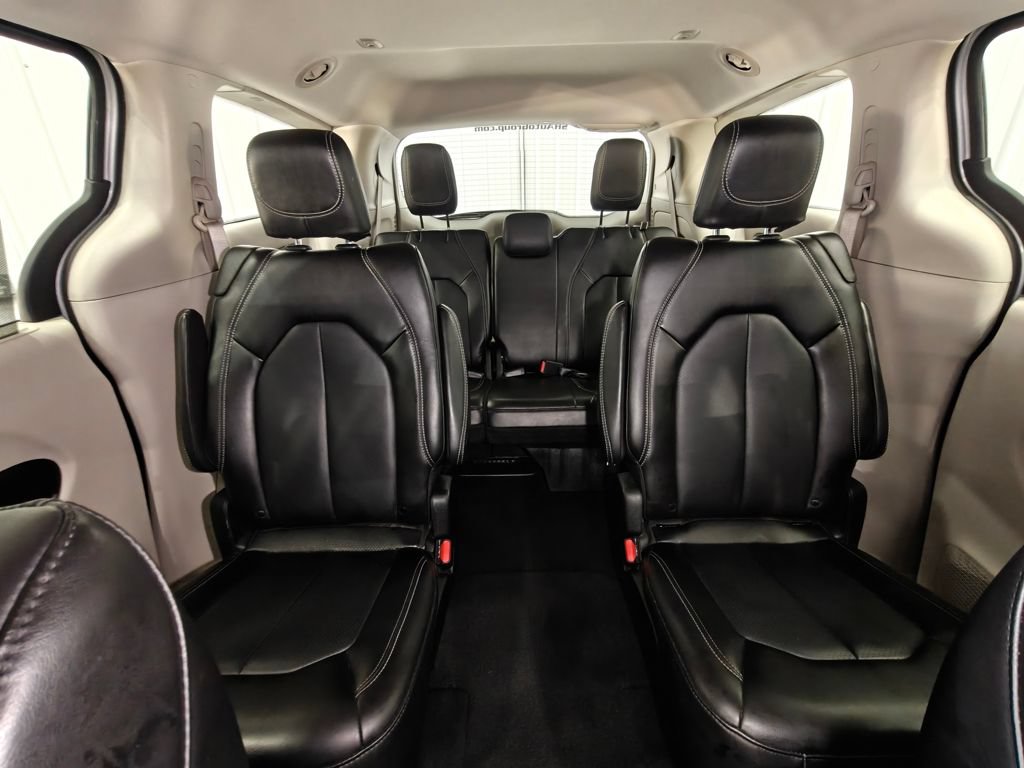 Used 2024 Chrysler Pacifica Touring-L FWD image 20