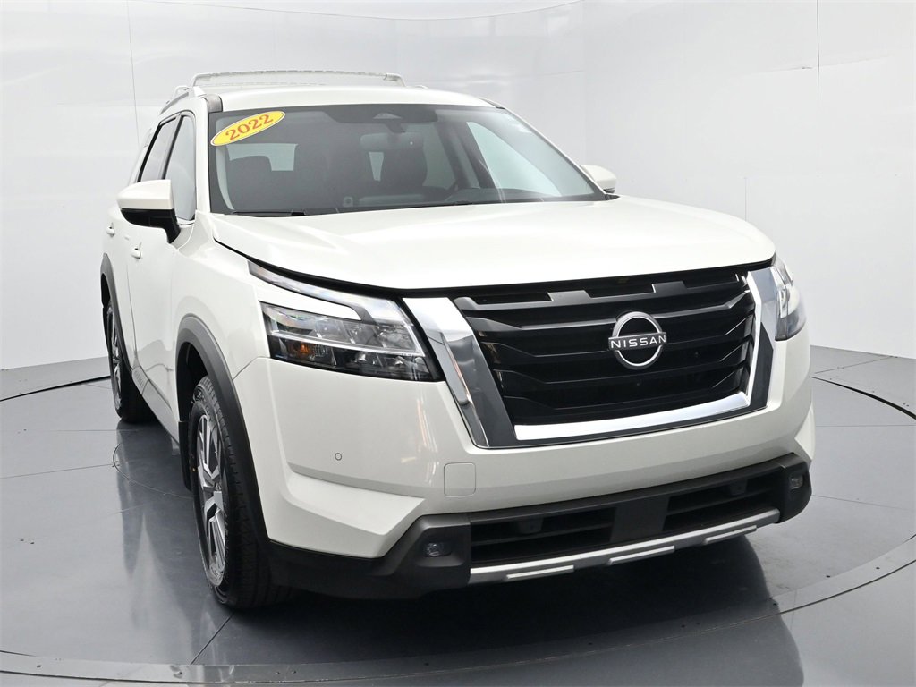 Used 2022 Nissan Pathfinder SL image 2