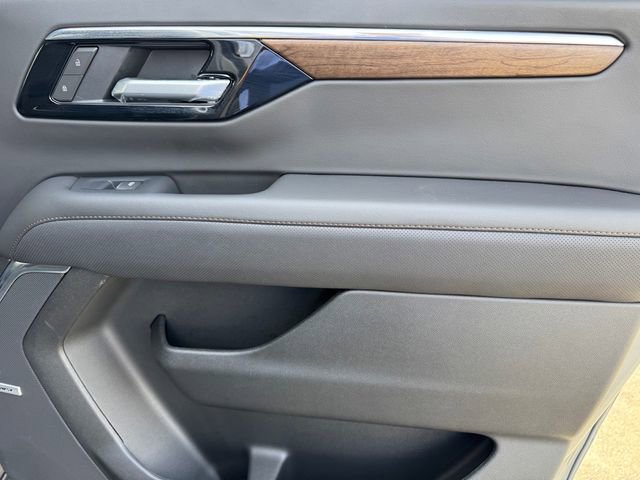 Used 2025 Chevrolet Suburban High Country image 10