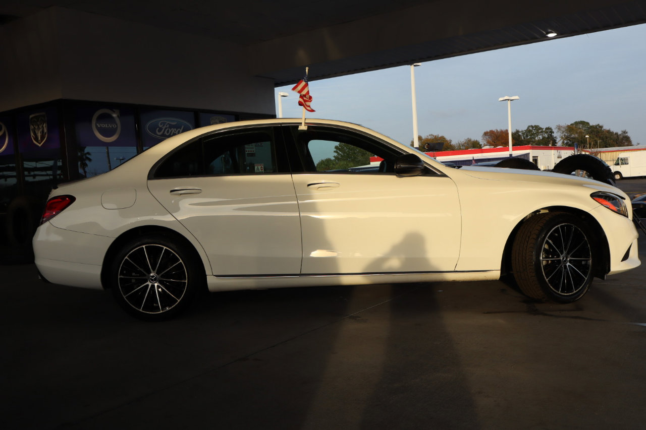 Used 2019 Mercedes-Benz C 300 4MATIC Sedan image 4