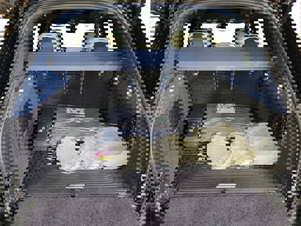 New 2024 Land Rover Range Rover SV image 29