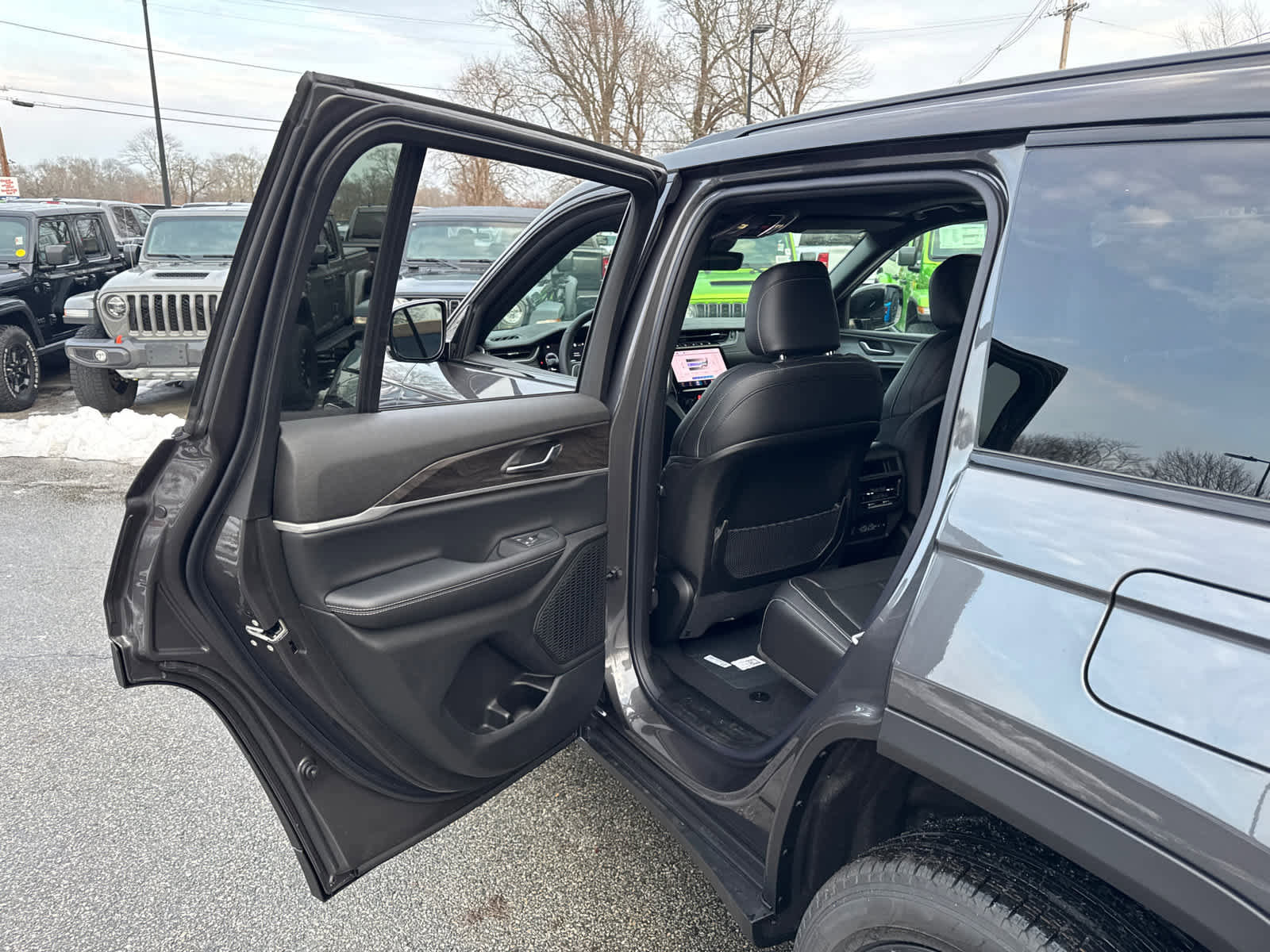 New 2025 Jeep Grand Cherokee Limited w/ Trailer Tow Package AWD/4WD image 31
