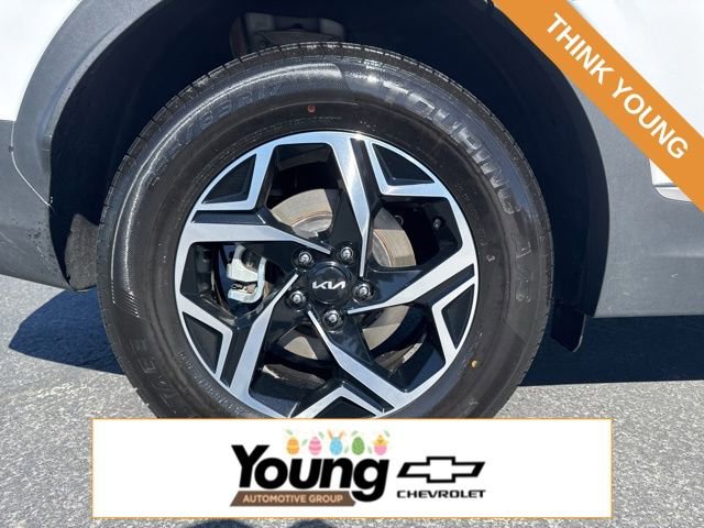 Used 2025 Kia Sportage LX image 9