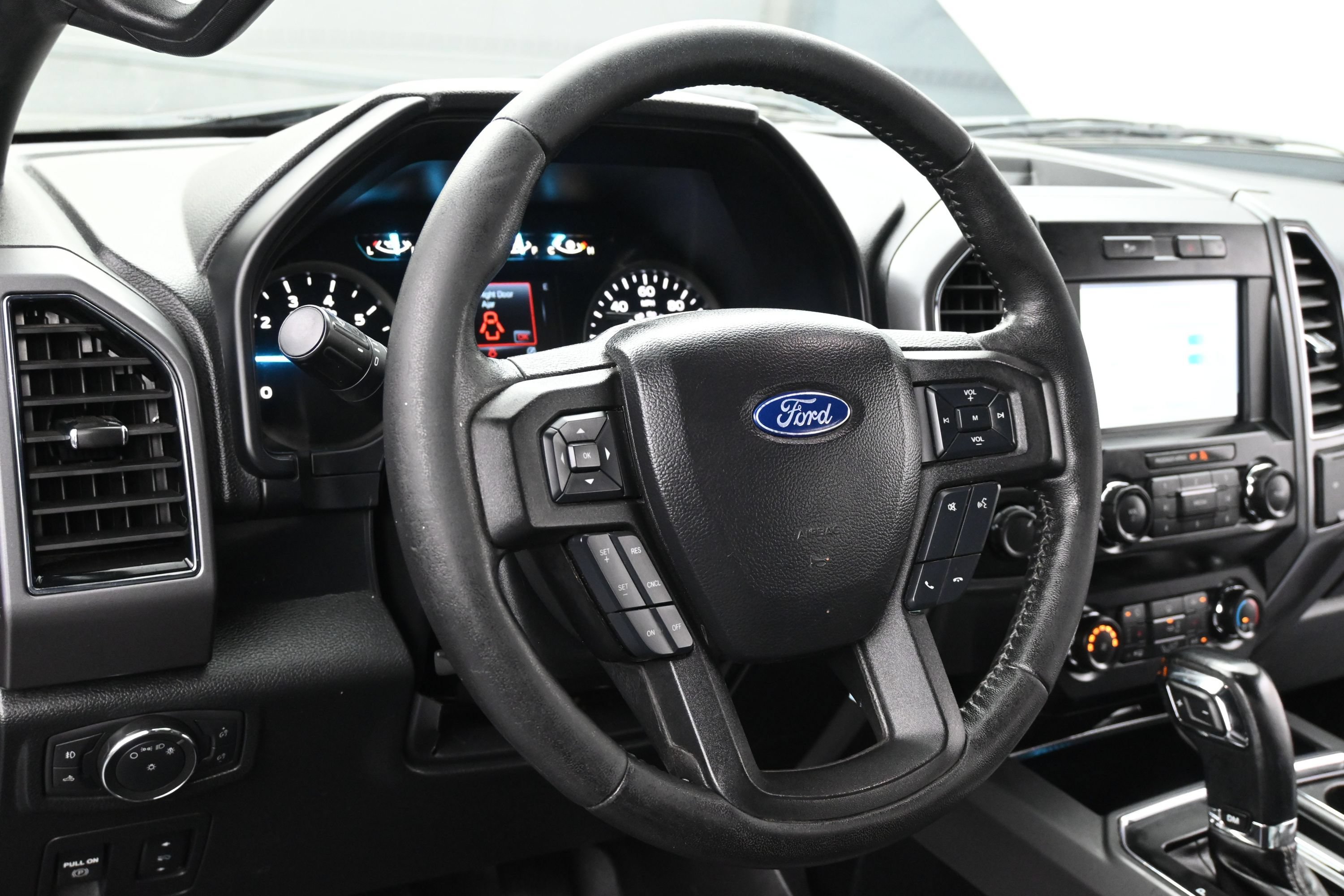 Used 2019 Ford F150 XLT w/ Equipment Group 302A Luxury AWD/4WD image 13