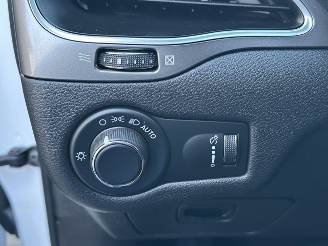 Used 2020 Jeep Cherokee Latitude w/ Cold Weather Group image 24