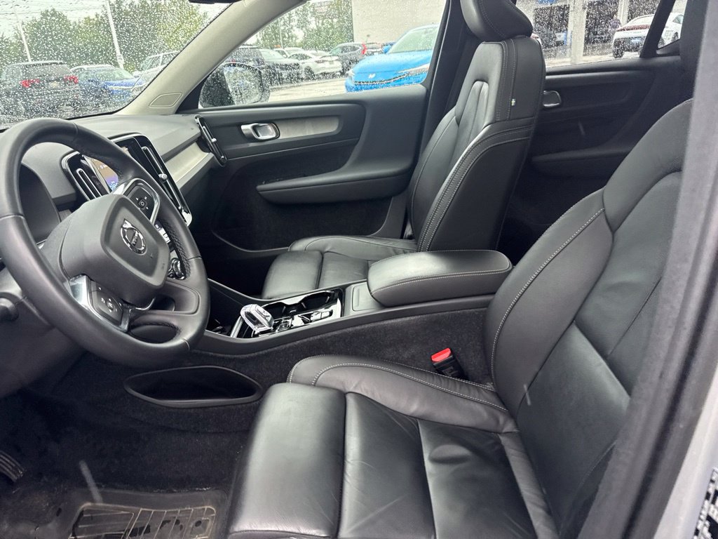 Used 2023 Volvo XC40 B5 Plus w/ Driver Assist Package AWD/4WD image 16