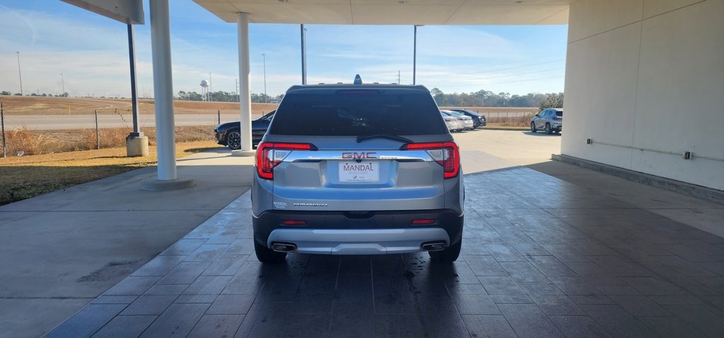Used 2023 GMC Acadia SLE image 7