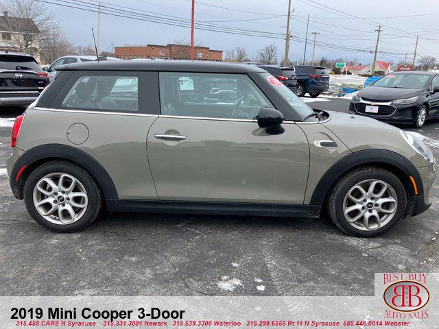 Used 2019 MINI Cooper 2-Door Hardtop w/ Storage Package image 7