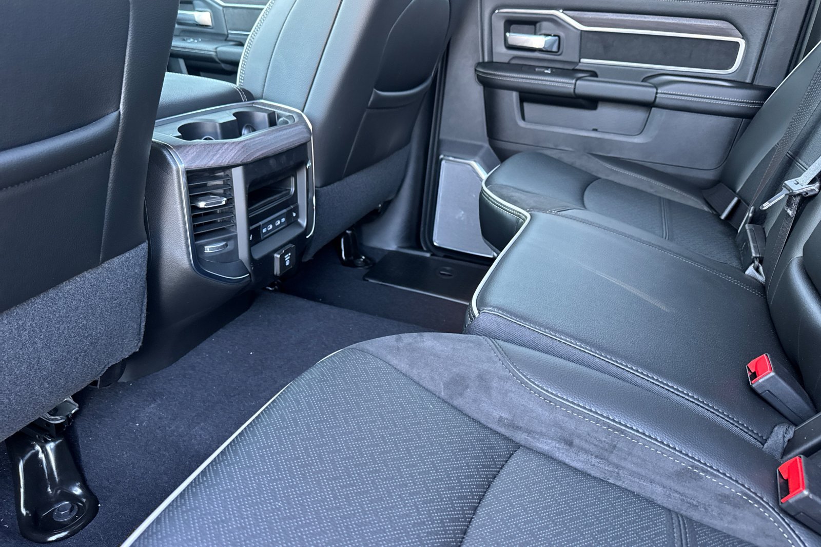 New 2026 RAM 2500 Laramie AWD/4WD image 11
