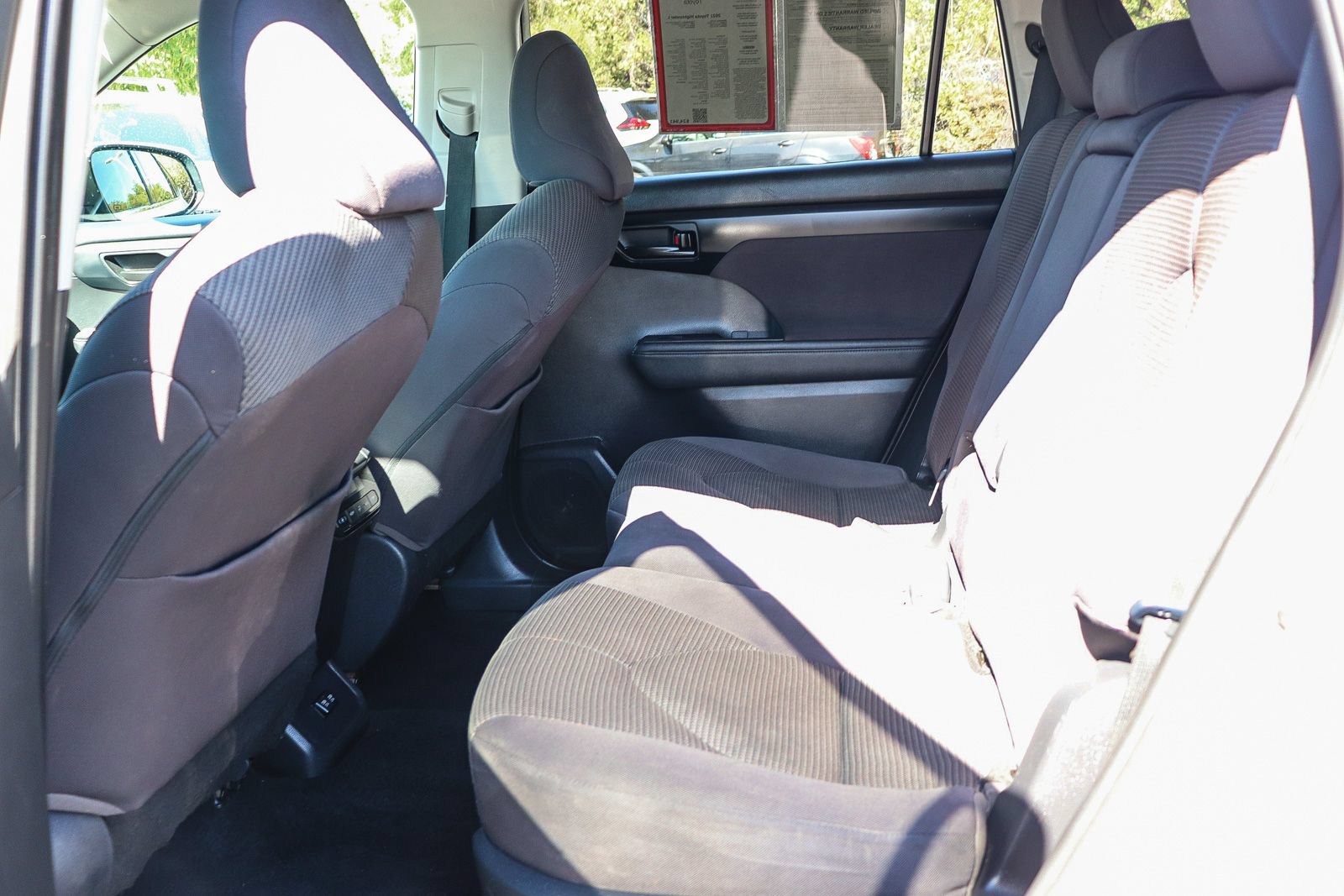 Used 2021 Toyota Highlander L FWD image 21