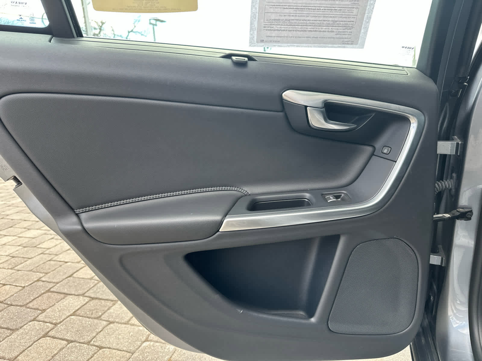 Used 2018 Volvo S60 T5 Inscription image 17