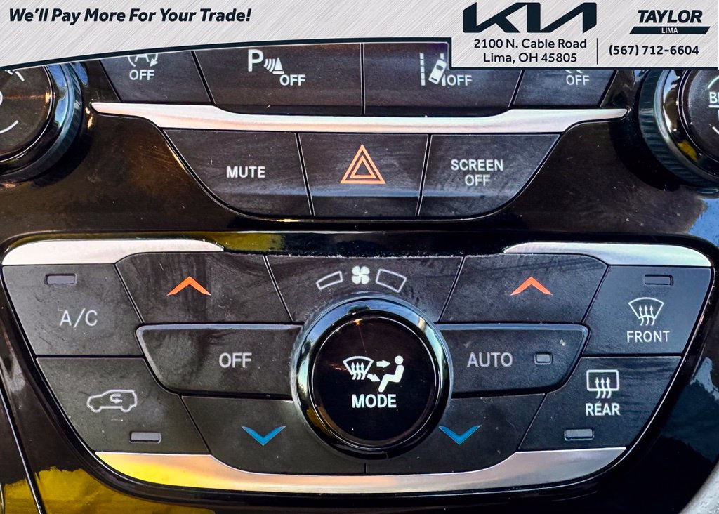 Used 2024 Chrysler Pacifica Touring-L FWD image 7