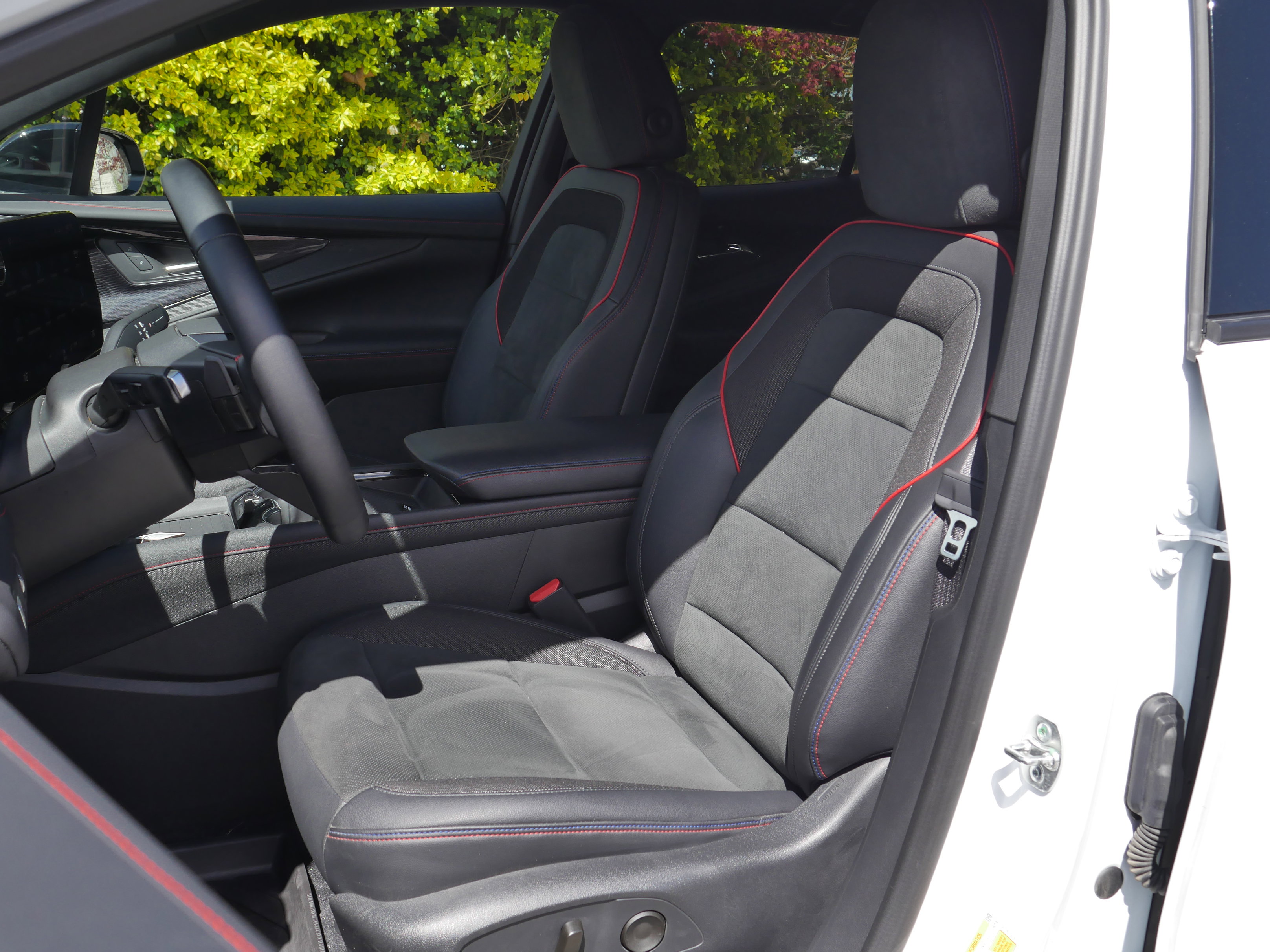 Used 2024 Chevrolet Blazer EV RS AWD/4WD image 28