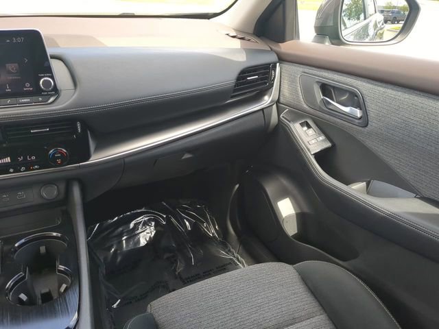 Used 2022 Nissan Rogue SV image 17