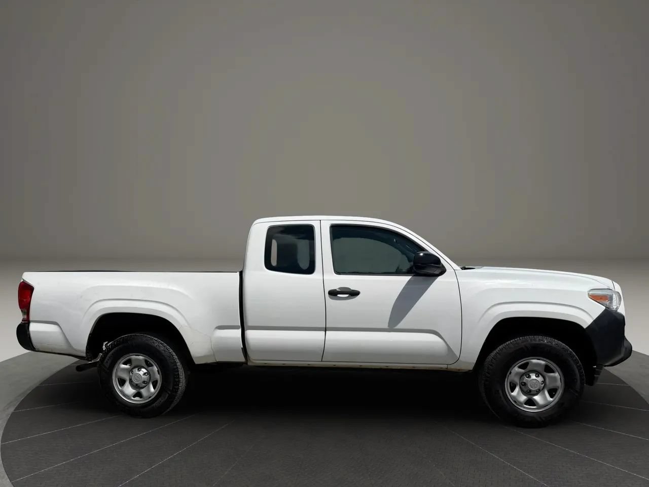 Used 2016 Toyota Tacoma SR RWD image 8