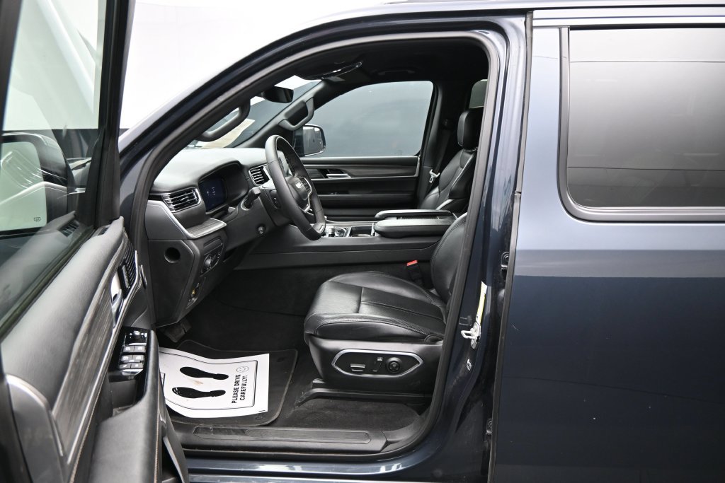 Used 2024 Jeep Wagoneer Series III AWD/4WD image 10