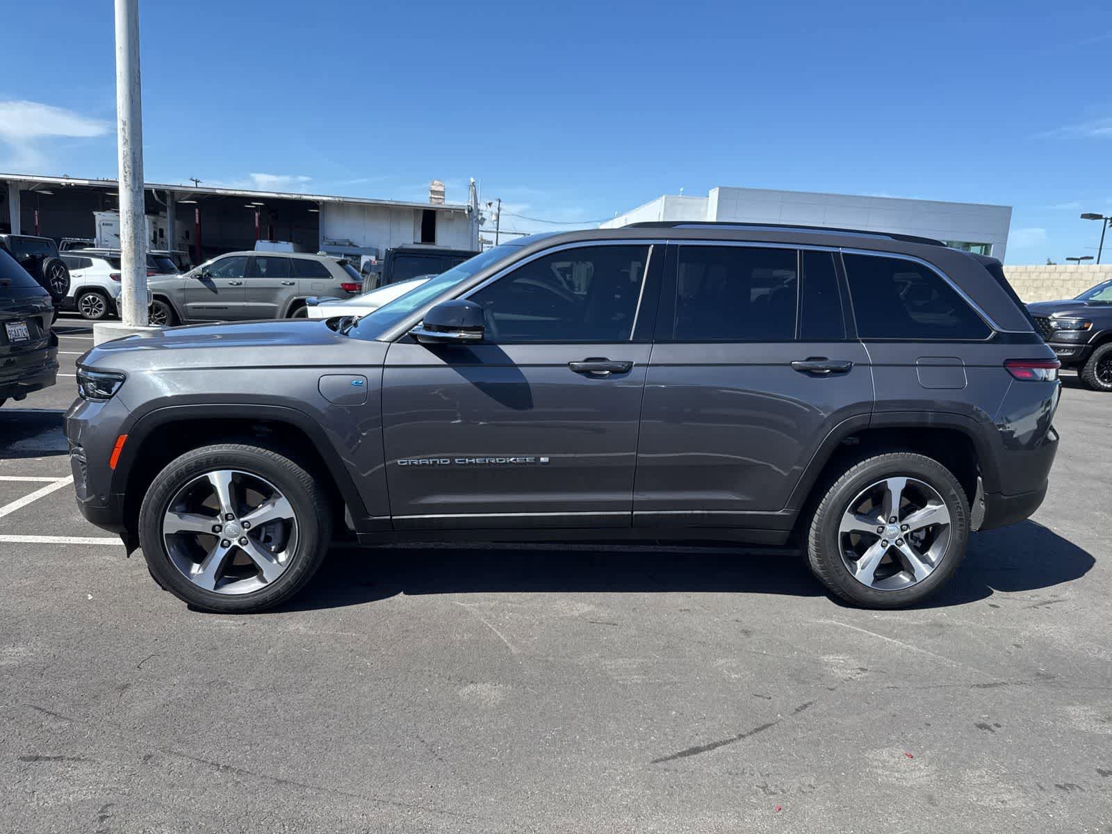 Used 2023 Jeep Grand Cherokee 4WD 4xe w/ Luxury Tech Group II image 2