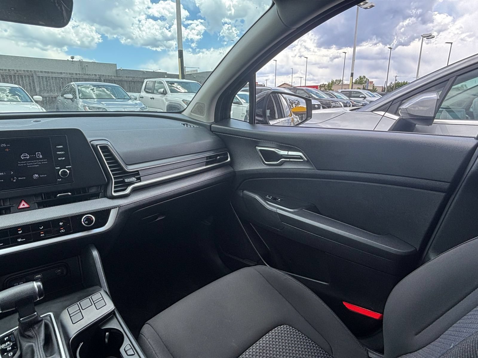 Used 2025 Kia Sportage LX FWD image 33