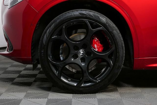 Used 2023 Alfa Romeo Stelvio Veloce image 5