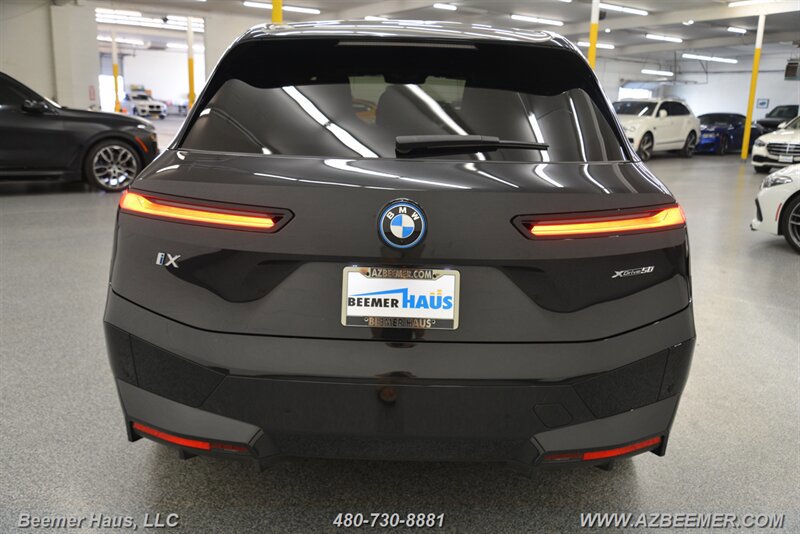 Used 2024 BMW iX xDrive50 w/ Sport Package AWD/4WD image 7