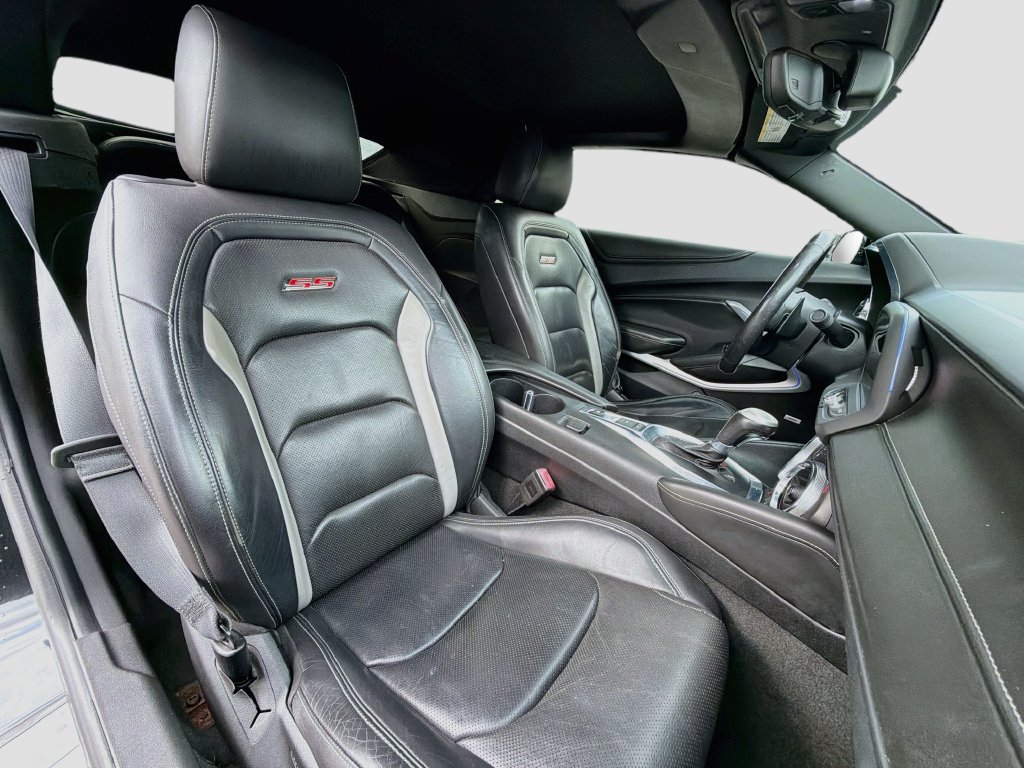 Used 2020 Chevrolet Camaro SS RWD image 14