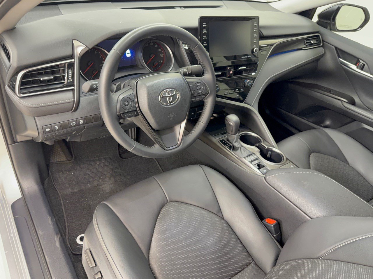 Used 2024 Toyota Camry XSE FWD image 4