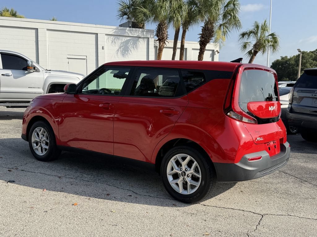 Certified 2022 Kia Soul S FWD image 7