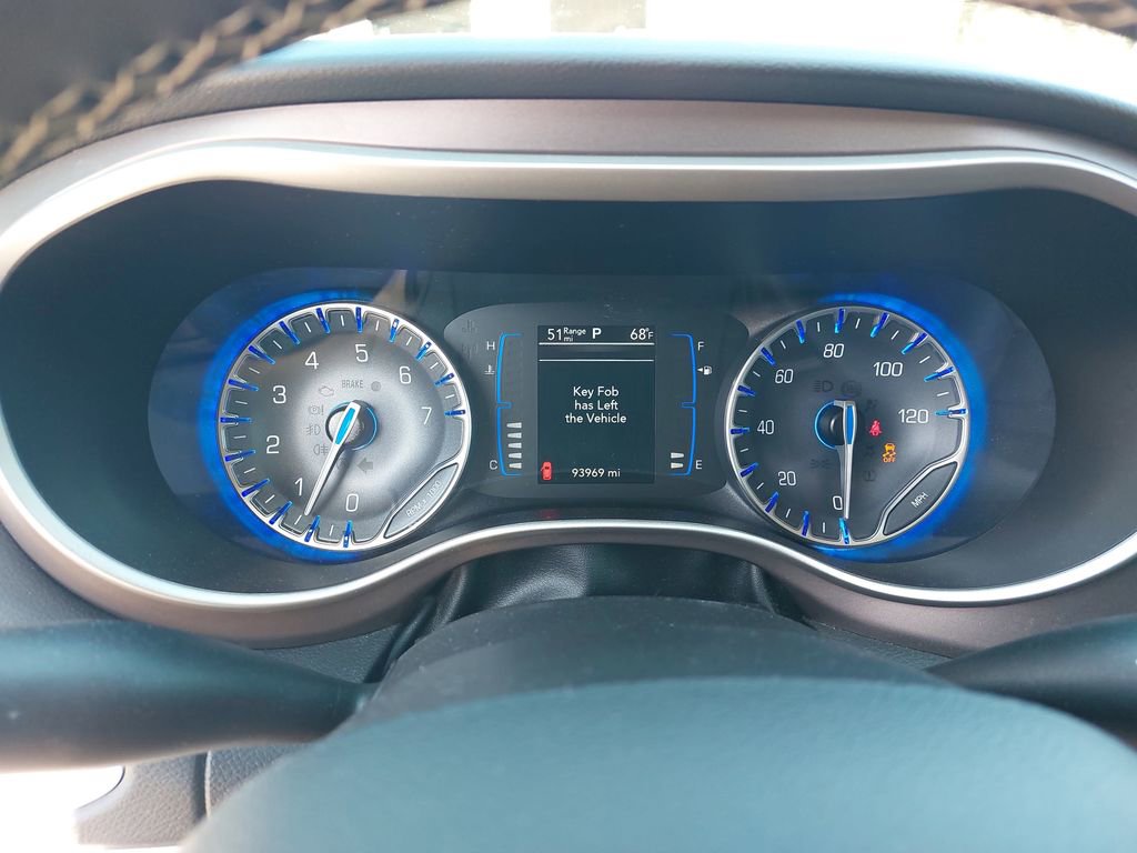 Used 2023 Chrysler Voyager LX image 33